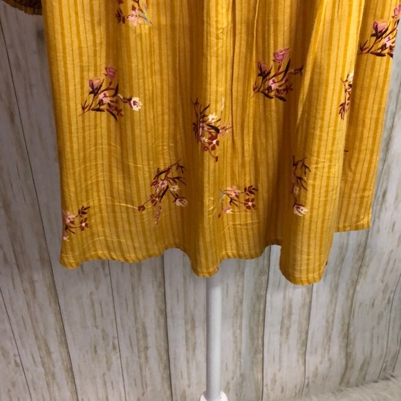 ACOS & A color gold size medium women’s top - Picture 7 of 11